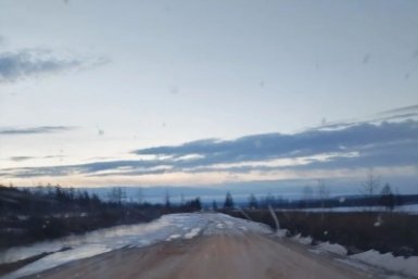 Дорогу на окраине Бурятии разбили большегрузы