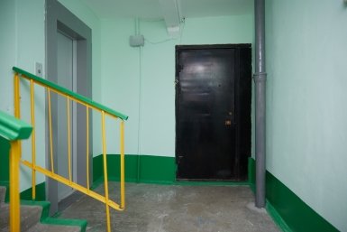 Подъезд не моют, а УК просит доплатить по ЖКХ: эксперт объяснила, как наказать управляйку