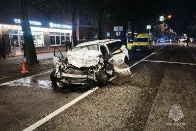 Пьяный угонщик без одежды устроил ДТП с двумя погибшими Сочи