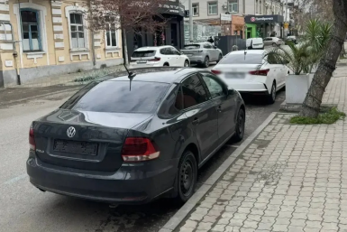 В Краснодаре автомобили без номеров на парковках вычислят камеры