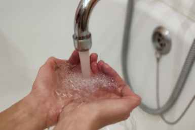 Соседи льют воду за ваш счет: как не стать "дойной коровой" для ЖКХ