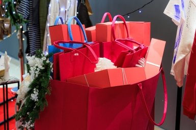 Подарок врачу или учителю: когда это взятка? Объясняет адвокат