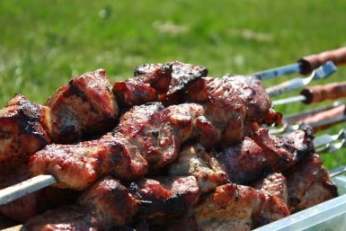 Говядина больше не резиновая: эти 3 приема сделают шашлык сочным — мясо исчезает с шампура первым