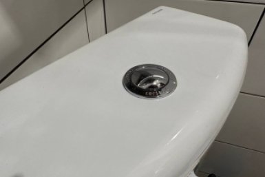 Кнопка унитаза западает? Всего 1 хитрость, и мастера не нужно вызывать