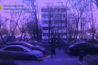 Мосчквич на автомобиле сбил второклассника во дворе дома