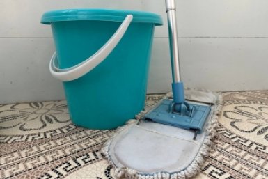 Забудьте о дорогой химии: 4 аптечных и кухонных средства, после которых полы сияют, как в отеле 5 звезд