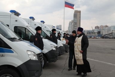 Ключи от новых служебных авто вручили сотрудникам УМВД Хабаровского края Предоставлено пресс-службой УМВД России по Хабаровскому краю