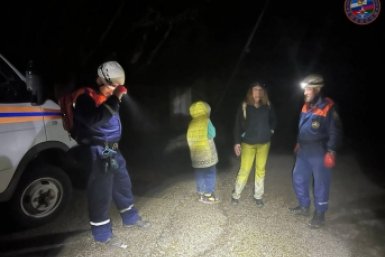 Потерявшихся в лесу мать и ребенка спасли в Сочи