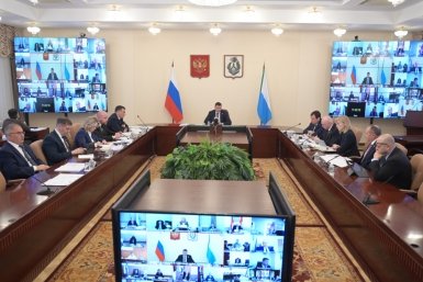 На заседании президиума краевого правительства Вячеслав Реутов