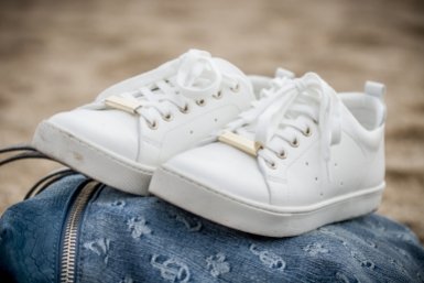 Смешиваю порошок и перекись водорода — и кроссовки белее снега: уйдут даже самые старые пятна