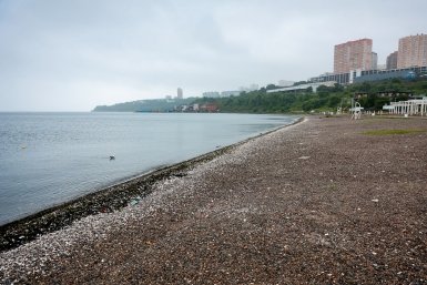 "Где мать ее?": беспомощная малышка на пляже взбудоражила приморцев – видео