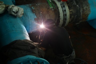 В Краснодаре из‑за аварии на трубопроводе без воды остались школа и многоэтажки