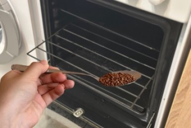 Смешайте 1 ложку с уксусом: жир в духовке разъест за 5 минут