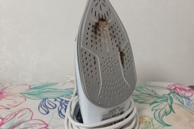 Не сода и не уксус: наношу это средство из ванной на подошву - и утюг скользит по одежде как новый