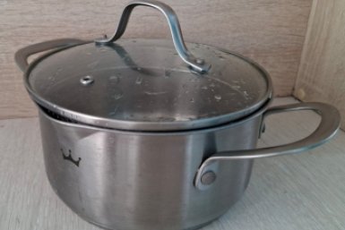 Спасла так безнадежно пригоревшую кастрюлю – и дно сияет без единой царапины и усилий