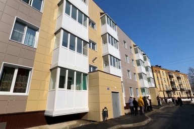 40 семей из села Быков переехали в новый дом по программе переселения из аварийного жилья пресс-служба правительства Сахалинской области