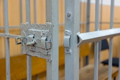 Доллары, драгоценности и пламя: в Приморье судят мужчину за убийство пенсионера в 2000 году