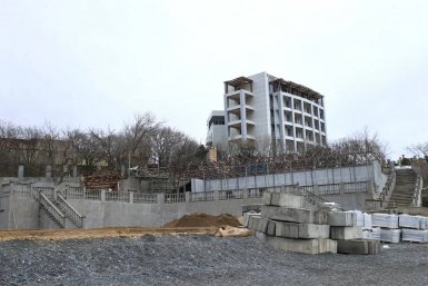 Власти Анапы через суд требуют остановить стройку на пляже Утриша