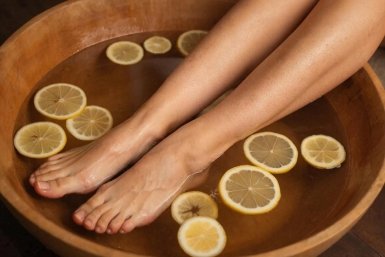 Забудьте про пемзу: 1 фрукт за 20 минут сделает пятки мягче, чем после дорогого педикюра