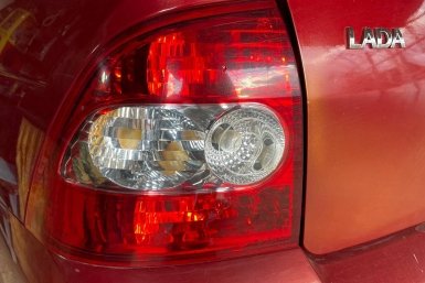 Как отполировать фары на авто до блеска: 1 продукт из холодильника для чистоты за 30 секунд ИА KrasnodarMedia