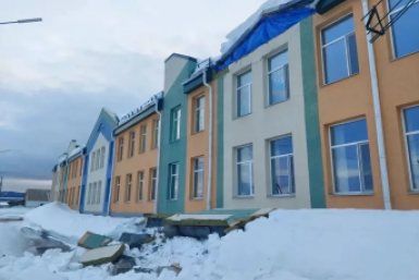 Лимаренко поручил министру строительства выехать в Тымовскую школу, где обрушилась стена