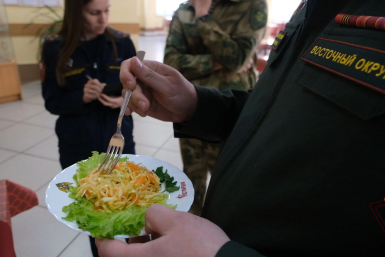 Военные повара в Хабаровске соревновались в профессиональном мастерстве Пресс-служба Восточного округа войск национальной гвардии Российской Федерации
