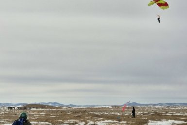 Лесной спецназ Бурятии отработал прыжки с парашютом