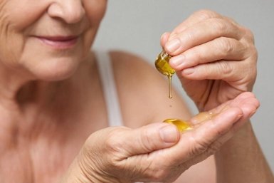 Намазала перед сном — и кожа как в юности: через 2 недели пигментные пятна исчезли, никаких следов старости