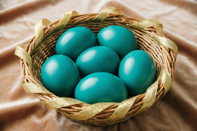 Шелуха, подвинься: беру натуральный краситель — и яйца на Пасху зеленее изумруда