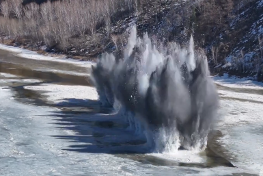 Взрывы Кадр из видео