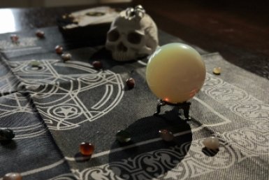 Полнолуние, Марс в Рыбах и тайные дела: астрологический прогноз на апрель-2026