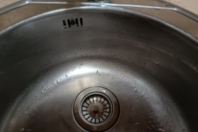 Активированный уголь скупаю пачками: не пью, а разбрасываю по дому, 2 таблетки в слив – эффект поражает