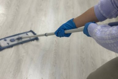 Перестала мыть пол "по-старому" - и разводов больше нет, а уборка занимает всего 15 минут