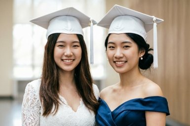 Топ-3 самых стильных платья на выпускной: тренды-2026 для юных модниц с любой фигурой