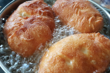 Взбиваю майонез с кефиром — через 25 минут гора вкуснятины к чаю уже на столе: домочадцы просят добавку