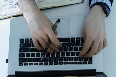 Россиян предупредили о сокращенном рабочем дне в апреле