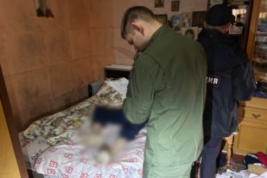 Крымчанин зарезал мать и выпрыгнул с балкона третьего этажа