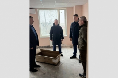 Срыв сроков и зарплата "в конверте": в Крыму проверили ремонт больницы