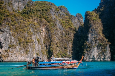 Апрельский удар по ценам: туристов зовут отдохнуть на курортах за полцены