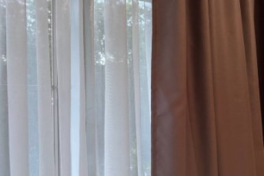 Тюль и шторы сразу гладкие: всего 1 трюк с кондиционером - эффект отпаривателя