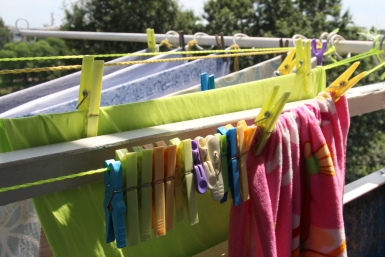 За мусор у двери, хлам на балконе и шумную стиралку: как штрафуют россиян по ЖКХ