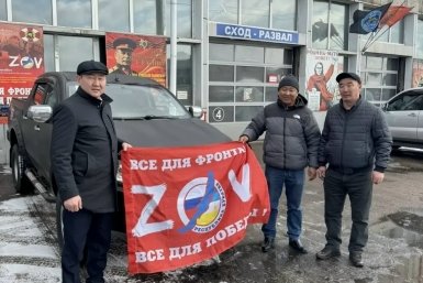 Фермеры из Бурятии подарили военным японский пикап