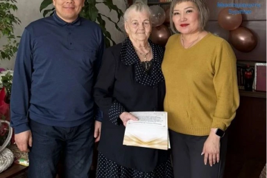 Труженица тыла и ветеран труда отметила 100-летие в Бурятии Минсоцзащиты Бурятии