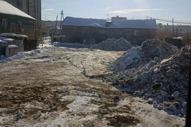 Снег угрожает подтоплениями дворам Якутска с ТГ-канала Е.Григорьева