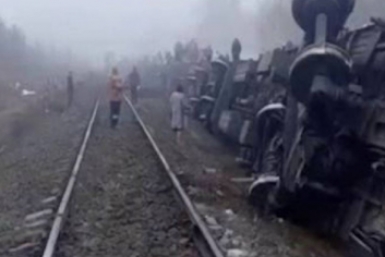 Семь вагонов пассажирского поезда сошли с рельсов в регионе - подробности ЧП