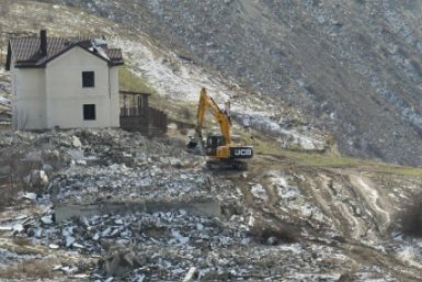 Судебные приставы добились сноса 13 самостроев в Анапе