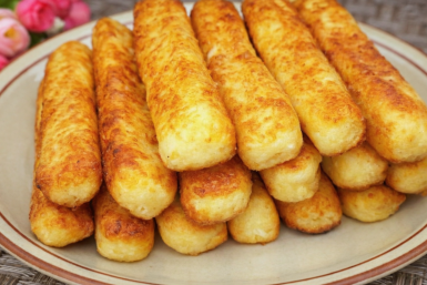 1 пачка творога - и башня из хрустящих палочек готова: так вкусно, что пальцы откусишь