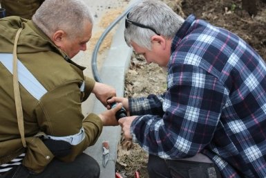 Систему автополива начали монтировать на Гагаринском кольце в Керчи