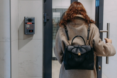 Домофоны будут оповещать россиян о беспилотной и ракетной опасности