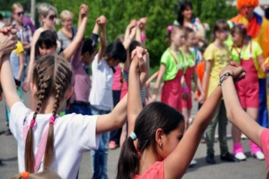 Для 43% родителей путевки в летние лагеря оказались неподъемными